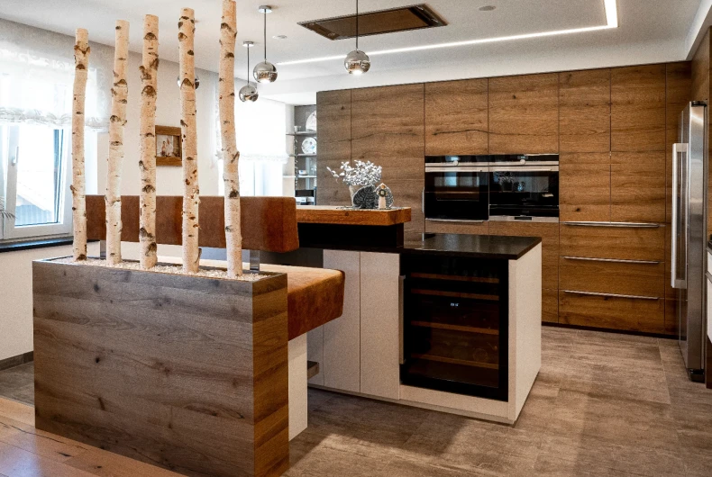 Wohnküche und Badezimmer